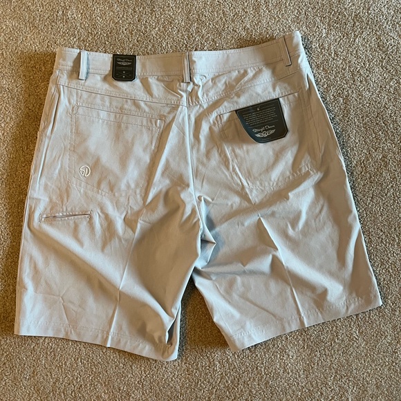 ❌SOLD!!❌ NWT Straight Down Shorts Size 36 - Picture 2 of 4